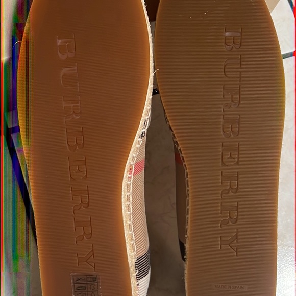 Burberry Shoes new with box and one dust bag only - Picture 2 of 9